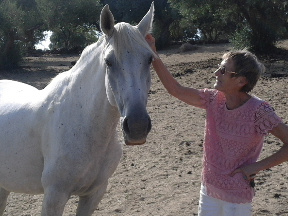 Heilerin Mura mit Pferd