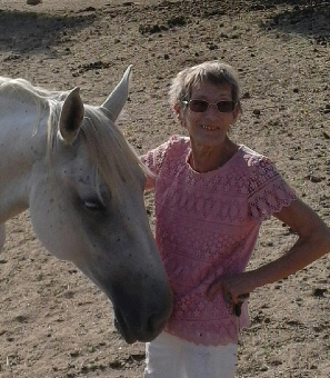 Heilerin Mura mit Pferd